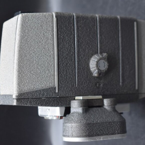 BELL AND HOWELL VIDEO CAMERA WITH CASE, INCLUDES MANUAL, VERY CLEAN, SEARS - Picture 2 of 7